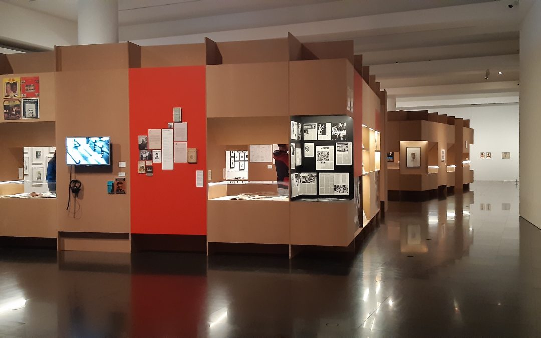 Projectes de mobiliari comercial i cultural en fusta a Barcelona